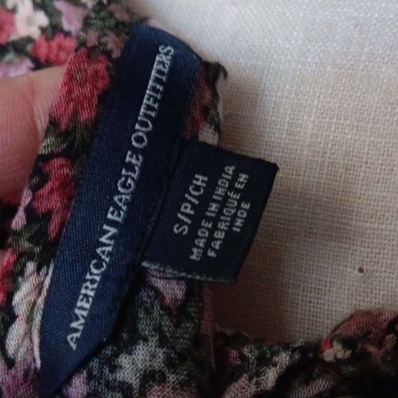 American Eagle Outfitters Cold shoulder blouse. - Picture 4 of 5